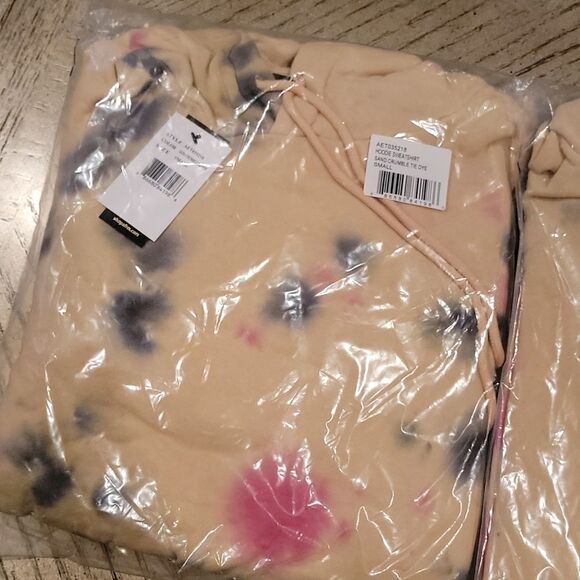  Tie dye sweatshirt NWT sizes S and M 🤍💞 - Picture 5 of 7